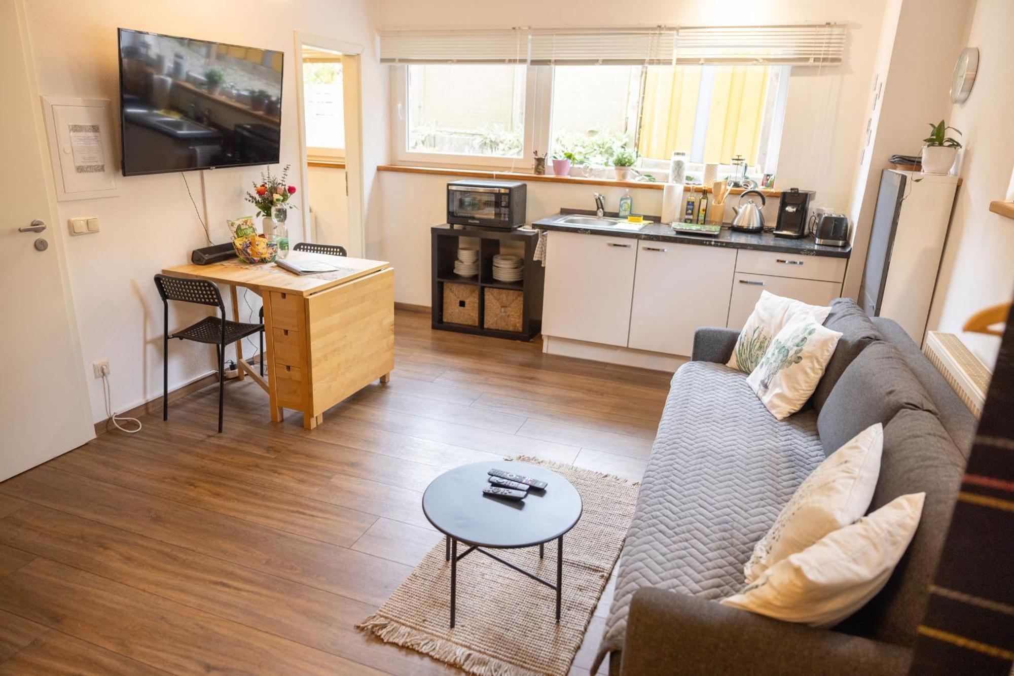 Ideal Fuer Kurze Aufenthalte - Gemuetliches 1-Zimmer-Apartment Adelsdorf Exteriér fotografie