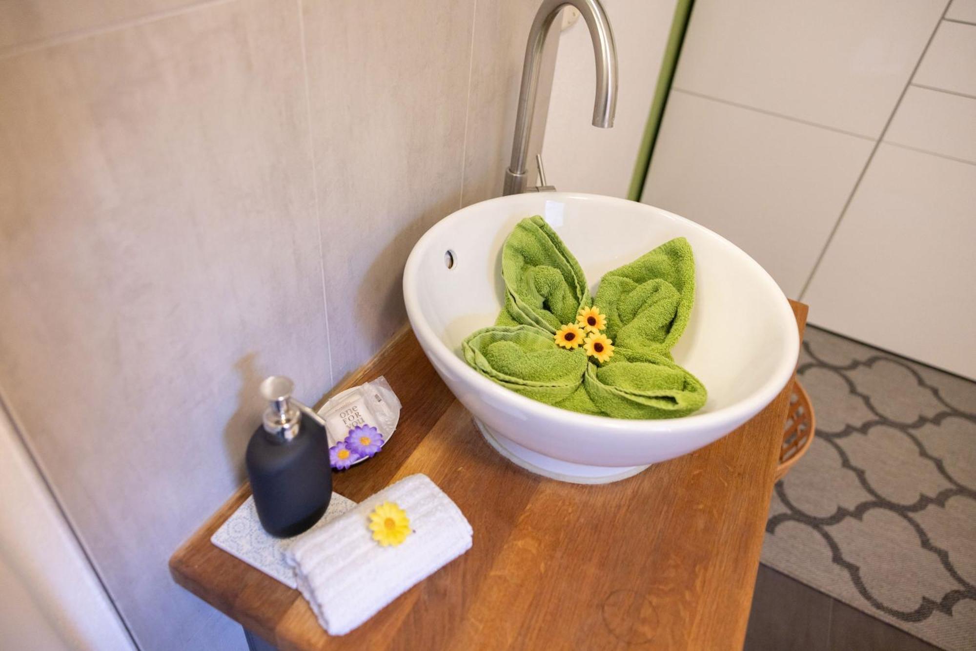 Ideal Fuer Kurze Aufenthalte - Gemuetliches 1-Zimmer-Apartment Adelsdorf Exteriér fotografie